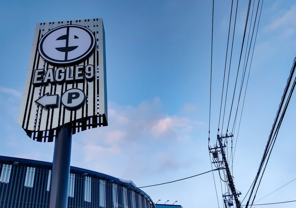 イーグル9店舗の看板