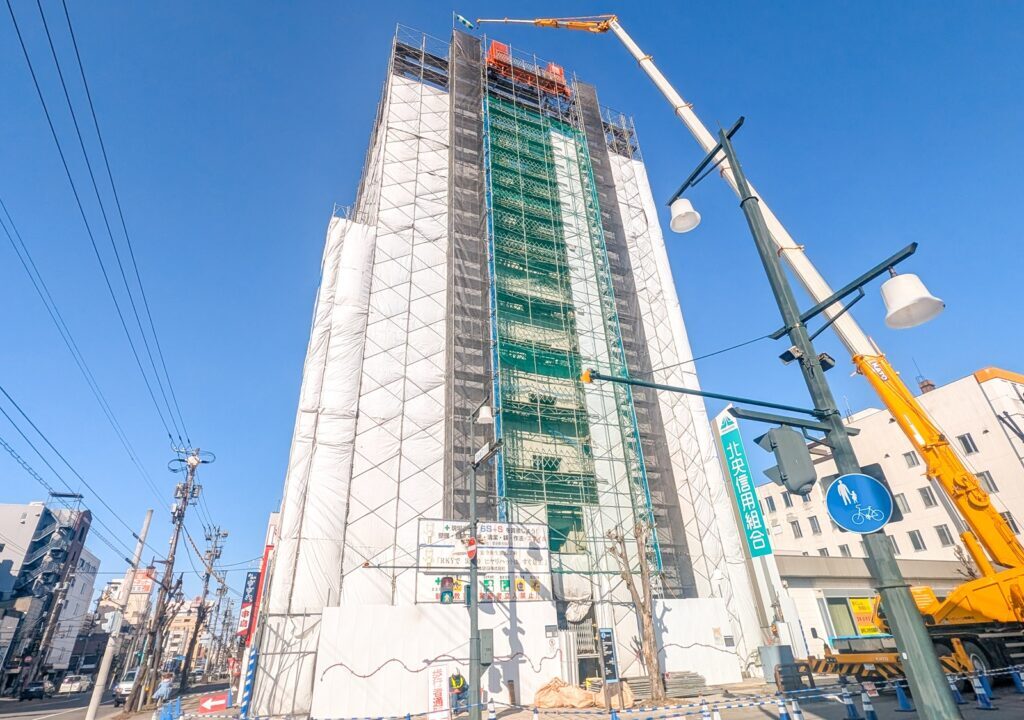 昭和通に新築中のホテル